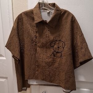 Woman Brown Crinkled Short-Sleeve Blouse with Puppy Embroidery